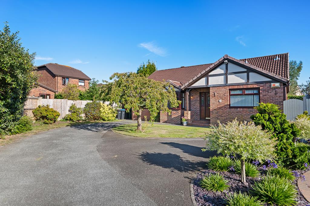 Summerfield Drive, Moulton, Northwich CW Estate Agents